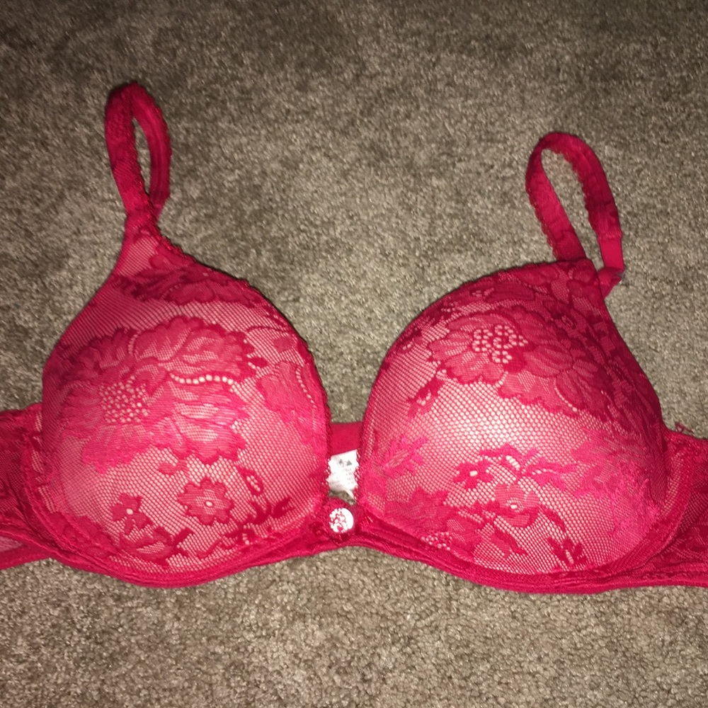 Victoria's Secret lace underwire push-up bra! ❤️
